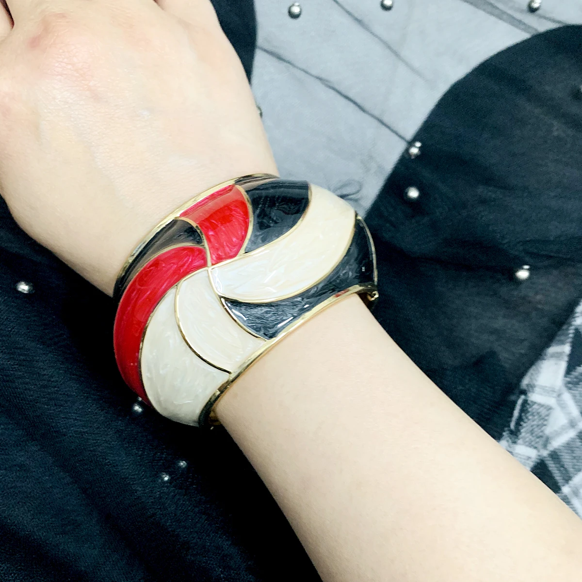 KAYMEN New Arrivals Big Statement Cuff Bracelet Fashion Enamel Bangle Gold Plated Cuff Bangle for Women Girls 5