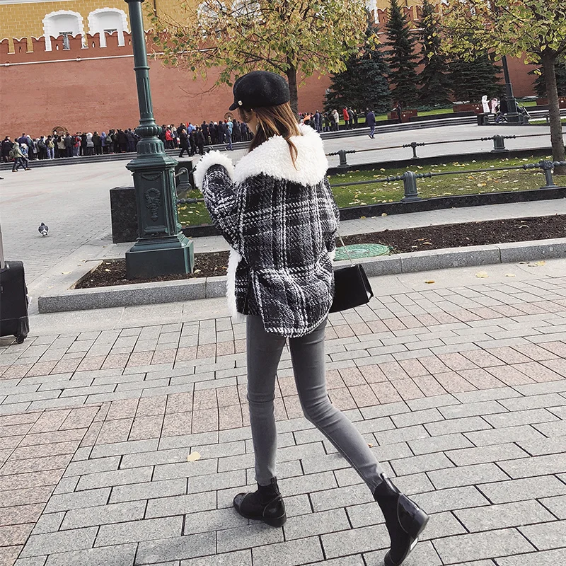 Mishow зимнее Короткое шерстяное пальто для женщин, теплое Свободное пальто в клетку, большой меховой воротник, Толстая шерстяная куртка, пальто MX18D8211