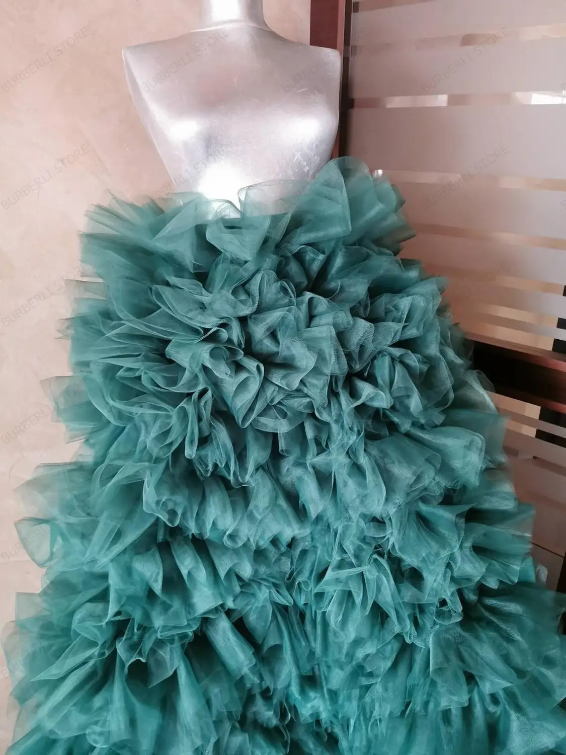 Luxury Women Tulle Skirts Ball Gown Shape Long Puffy Tutu Skirt Satin Zipper Waist Custom Made Plus Size Tulle Skirt