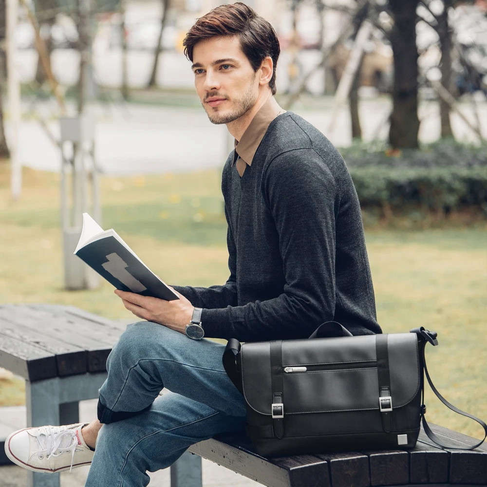 Moshi Carta Compact Messenger Bag 1"