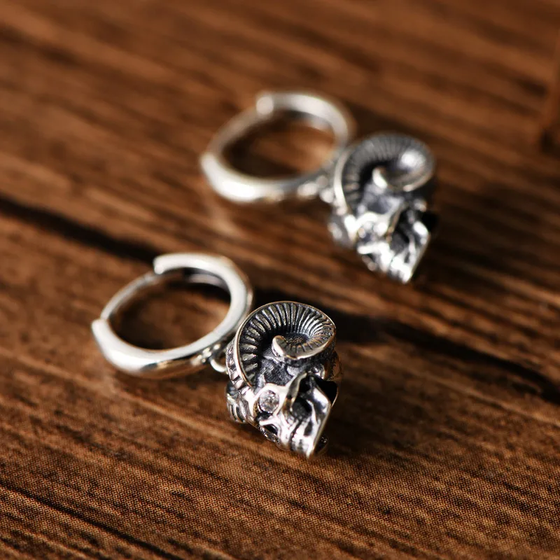 Claws Skull Domineering Men and Women Earrings Ear Buckles Trendy Hip Hop Earrings for Men Personglity Jewelry Gift animal earrings
