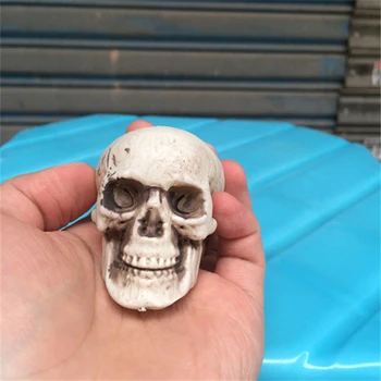 

20Pcs Halloween Skull Prop Scary Mini Simulation Plastic Skull Decor Skull Skeleton Props for Party Haunted House Roombreak Bar