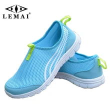 Крутые кроссовки; сезон лето; Повседневная модная спортивная обувь с дышащей сеткой для женщин; легкие дышащие слипоны на плоской подошве
