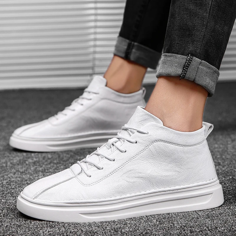 

New men's sports shoes breathable men's shoes breathable high-top sports shoes running shoes wild trend male large size fashion