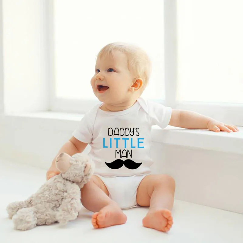 Одежда для маленьких мальчиков; DADDY'S LITTLE MAN; боди для новорожденных мальчиков; белая хлопковая одежда для новорожденных; комбинезон с короткими рукавами