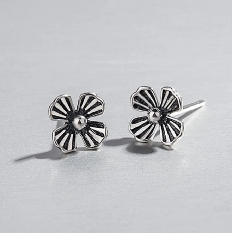 

Japanese and Korean style S925 sterling silver earrings girl retro old simple temperament wild flower earrings