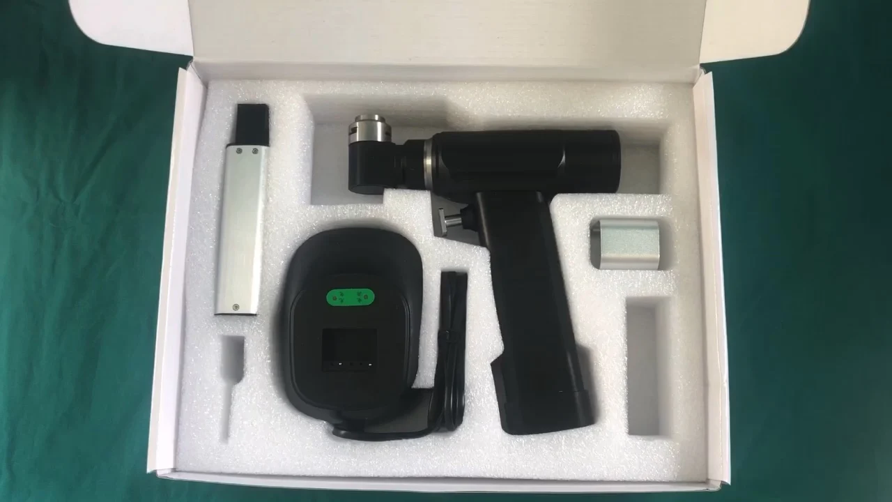 

Battery operated eletric surgical oscillating saw