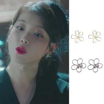 

Hot TV Star Fashion Metal Flowers Simulated Pearl Geometric Stud Earrings Korean Styling Boucle d'oreille Femme Jewelry Gift