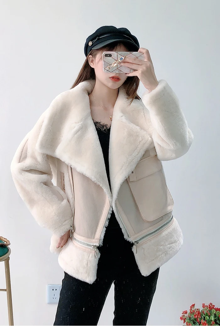 Warm Women's Winter Motorcycle Jacket Female Short Lapels Fur Thick Korean Version Sheepskin Jacket Bomber Jacket