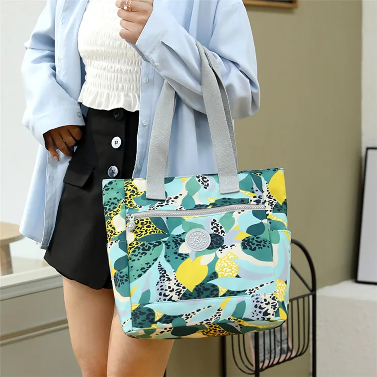 2021 New Nylon Large Capacity Summer Ladies Beach Shoulder Bag Woman Designer Handbags Youth Ladies Bags Tote Ladies Casual Bag