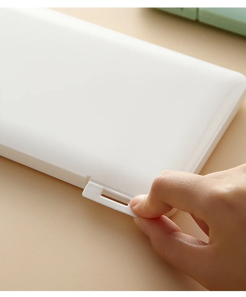 1pcs Mask Cover Box Portable Facemask Holder Face Mask Storage Box Case Masks Clip Organizer Dustproof Mask Storage Case