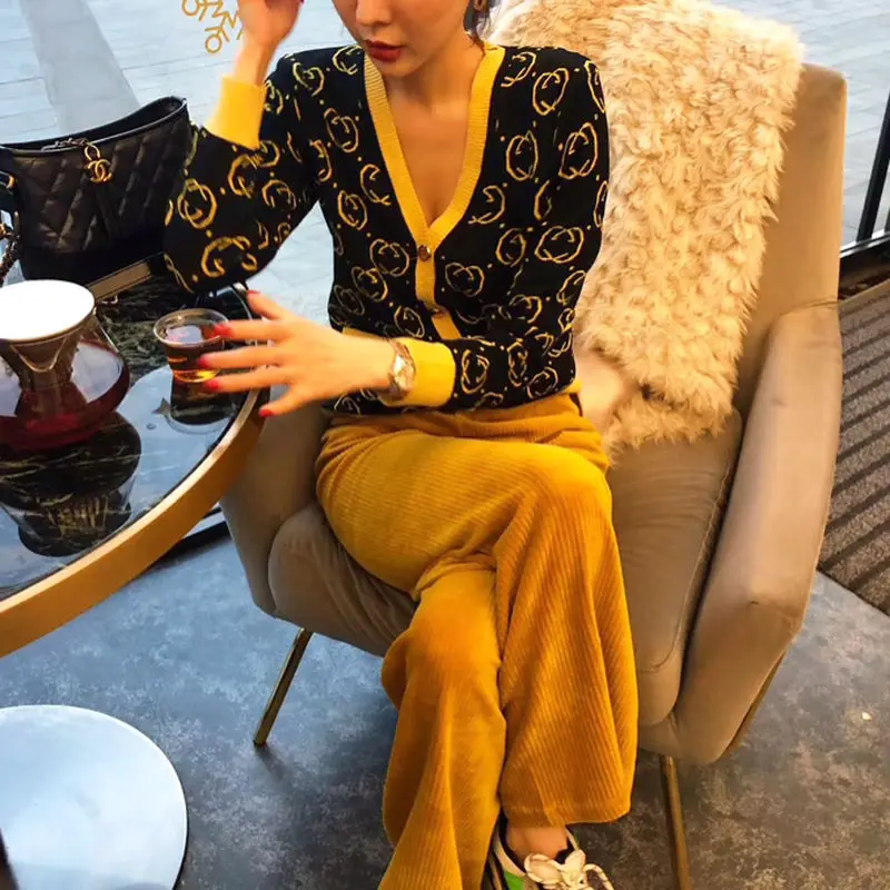 

V-neck black coat early spring new Ice Silk European and American gold letter long sleeve knitted cardigan