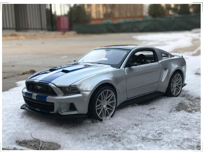 Maisto 1:24 2010 Ford Mustang Roadster имитация сплава Модель автомобиля Моделирование Украшение автомобиля коллекция Подарочная игрушка