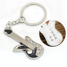 Школьный подарок изготовления на заказ, украшенные стразами и металлическими бляшками брелок с музыкальной Тематикой Брелок-гитара активности небольшой подарок надписи