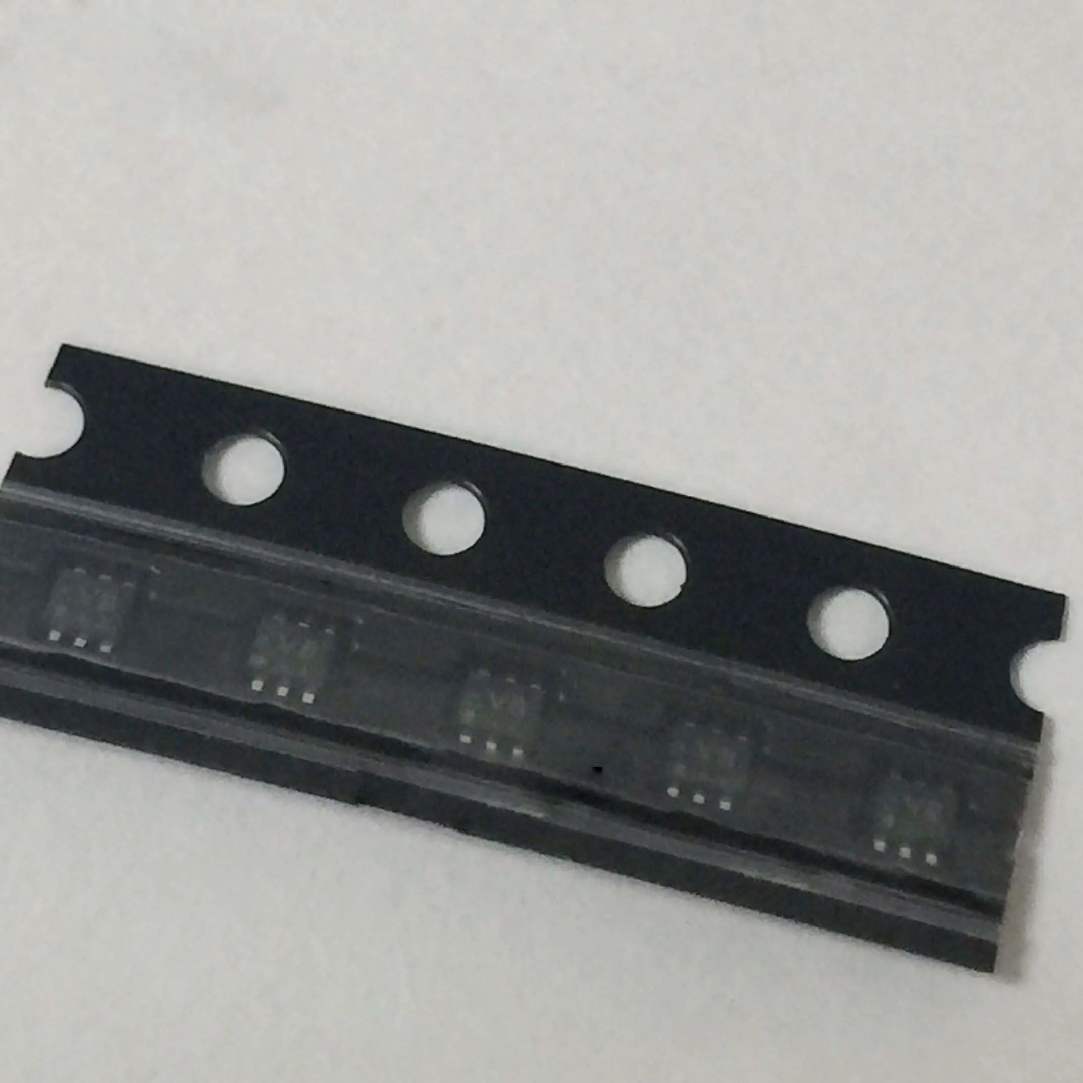 Nuovo Rn4902 Sot-363 Vb V8 100% Nuovo Originale