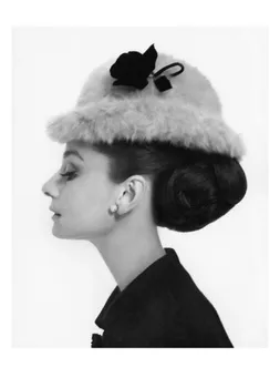 

Handmade Audrey Hepburn Wall Décor Canvas Oil Painting Hepburn Black White Wall Art for Living Room Bedroom Home Decorations