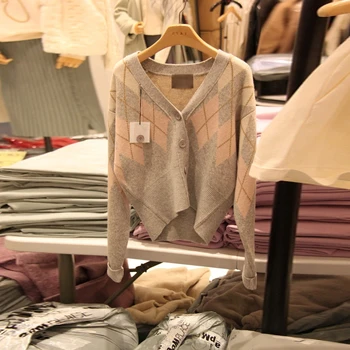 

South Korea Dongdaemun 2020 New Style for Autumn and Winter Diamond Plaid Woolen Knit Cardigan Thin Short-Height Sweater Coat