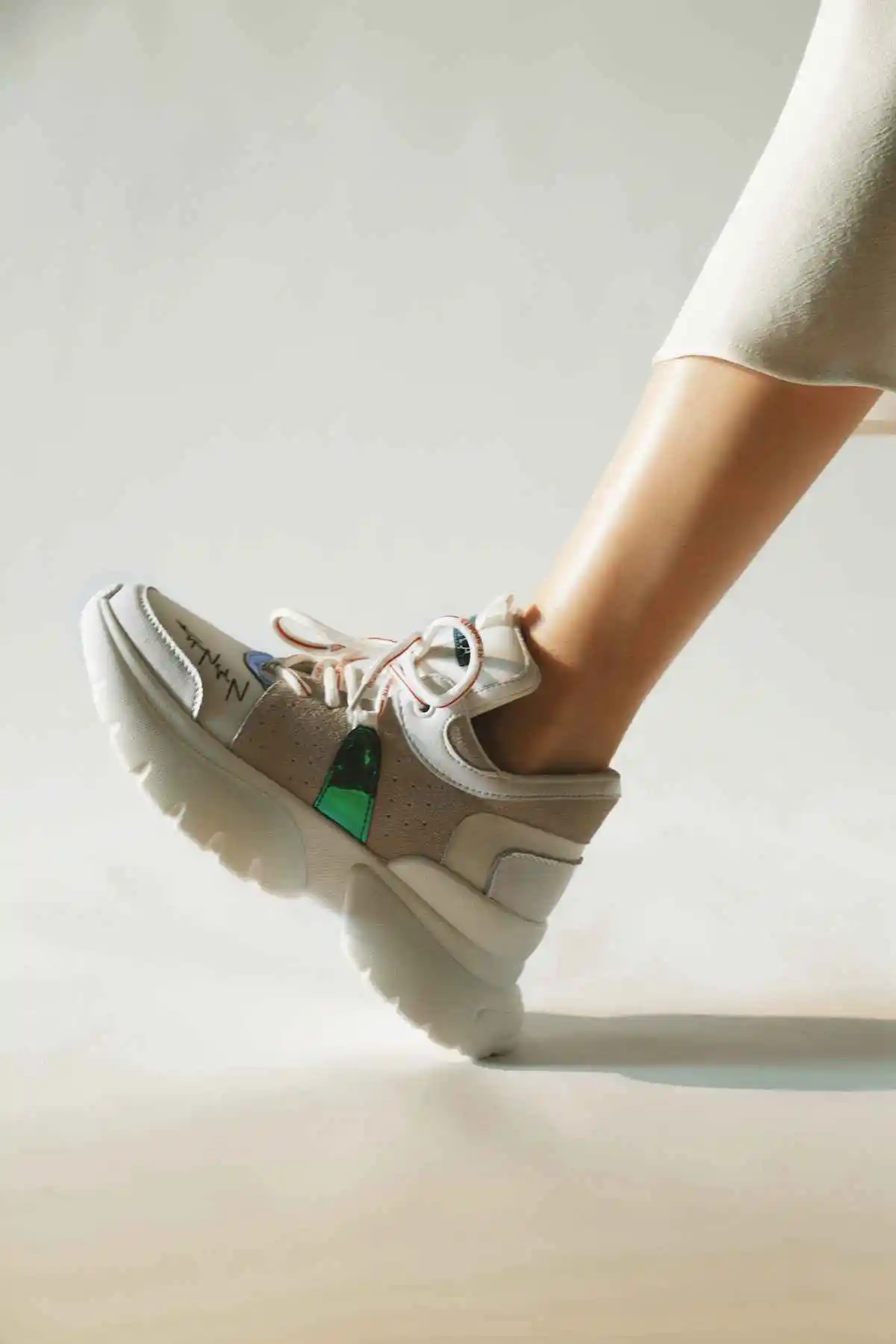 Krazing Pot/большие размеры; Популярные разноцветные белые кроссовки с круглым носком; обувь на толстой платформе со шнуровкой; Модная молодежная Вулканизированная обувь; L32