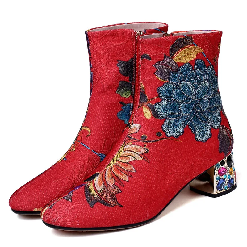 

Classics Flowers Print Ankle Boots Ethnic Style Red Wedding Shoes Mature Color Rhinestone Leather Breathable High Heels Hot Sale