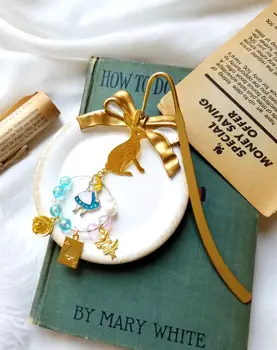 

Golden Color The Alice In Wonderland Theme Big Bookmark 15.2cm Cute Girls School Office Gift Free Shipping