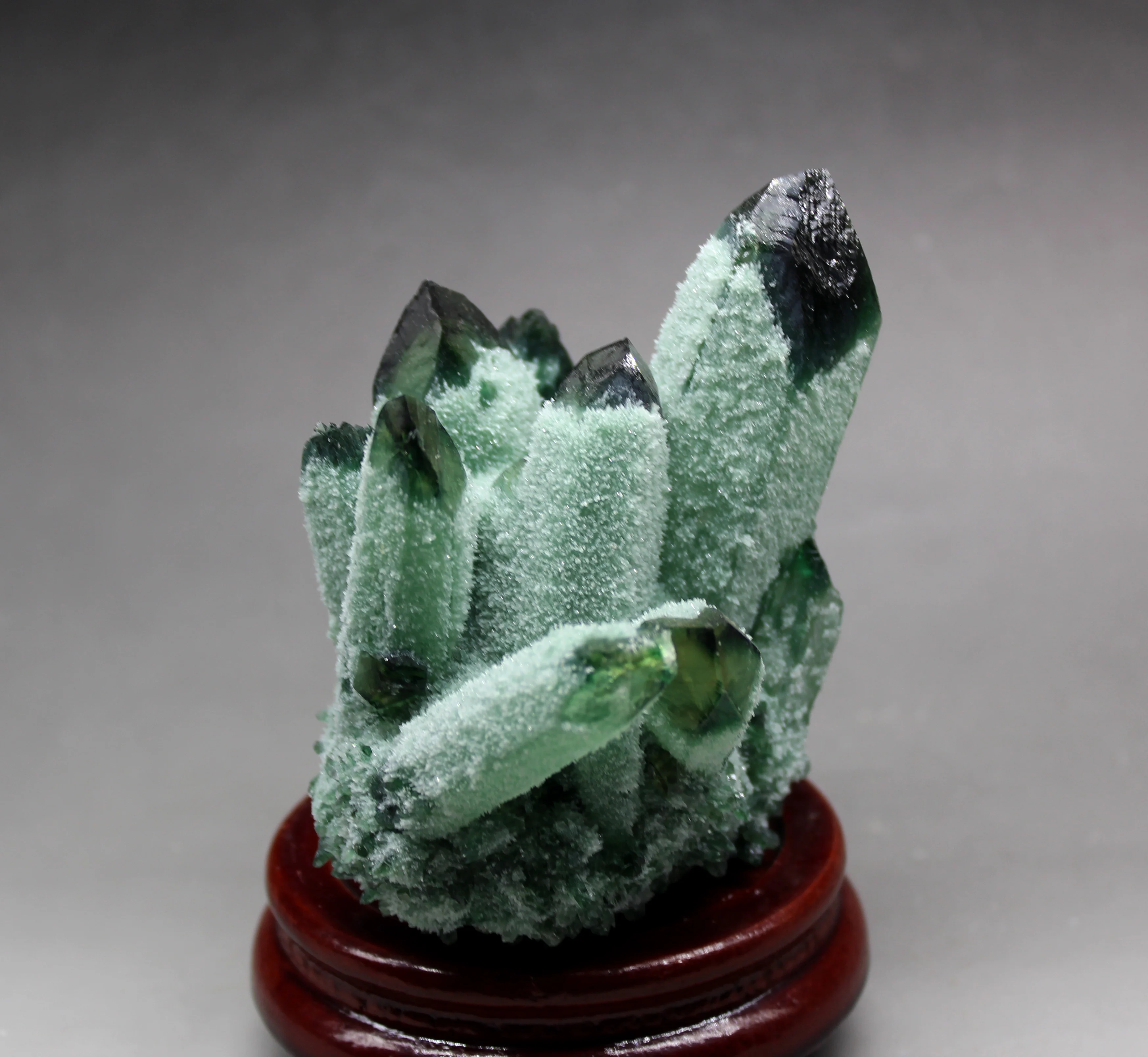 548 г натуральный зеленый Ghost Phantom Quartz кристалл кластера кристаллы и камни лечебные образцы деревянная основа