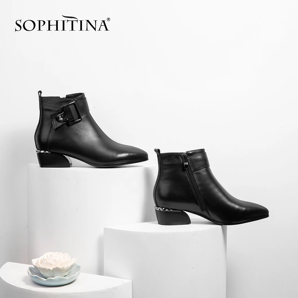 SOPHITINA/пикантные женские ботинки с острым носком; Высококачественная модная обувь из натуральной кожи с металлическими украшениями; специальные ботильоны; PO234