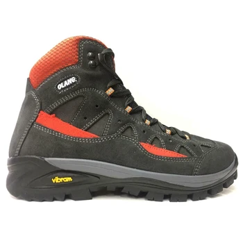 

Shoe Olang eclipsing Bretex