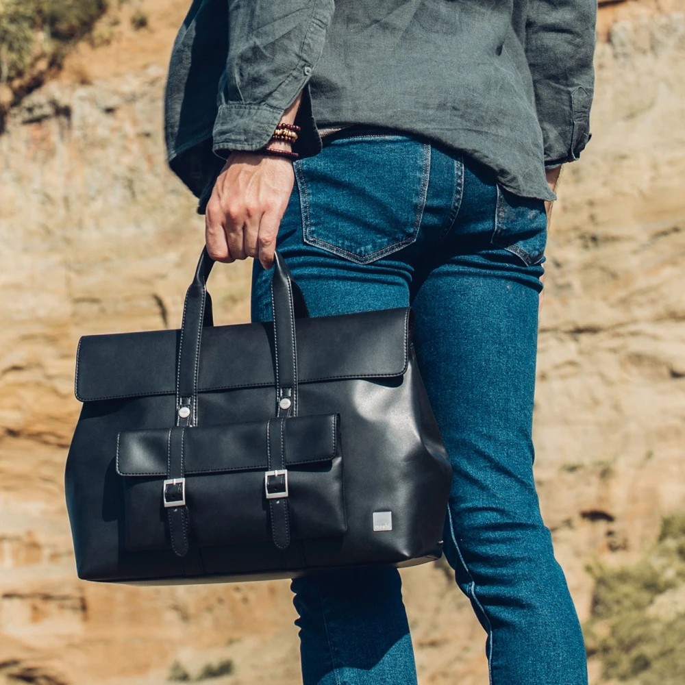 Moshi Treya 15"- Jet Black
