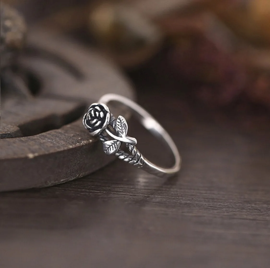 

Retro Silver Color Rose Flower Ring Anniversary Ring for Men Women Cocktail Party Tail Ring Index Finger Ring Fine Jewelry