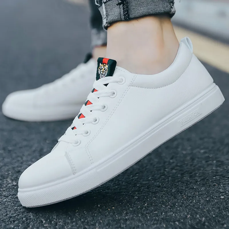 

Fashion PU Leather Shoes Men Lace Up Mixed Colors Non Slip Casual Shoe Men Rubber Shallow Black Sneakers Boys