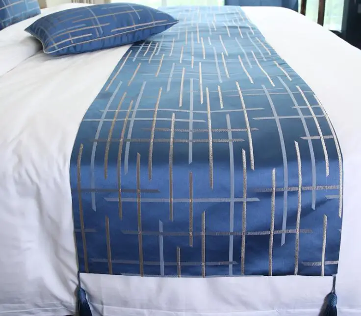 Geometric Strips Bedspreads Polyester Bed Runner Luxurious Bed Flag Decoration Bed Cover For Home Hotel Use