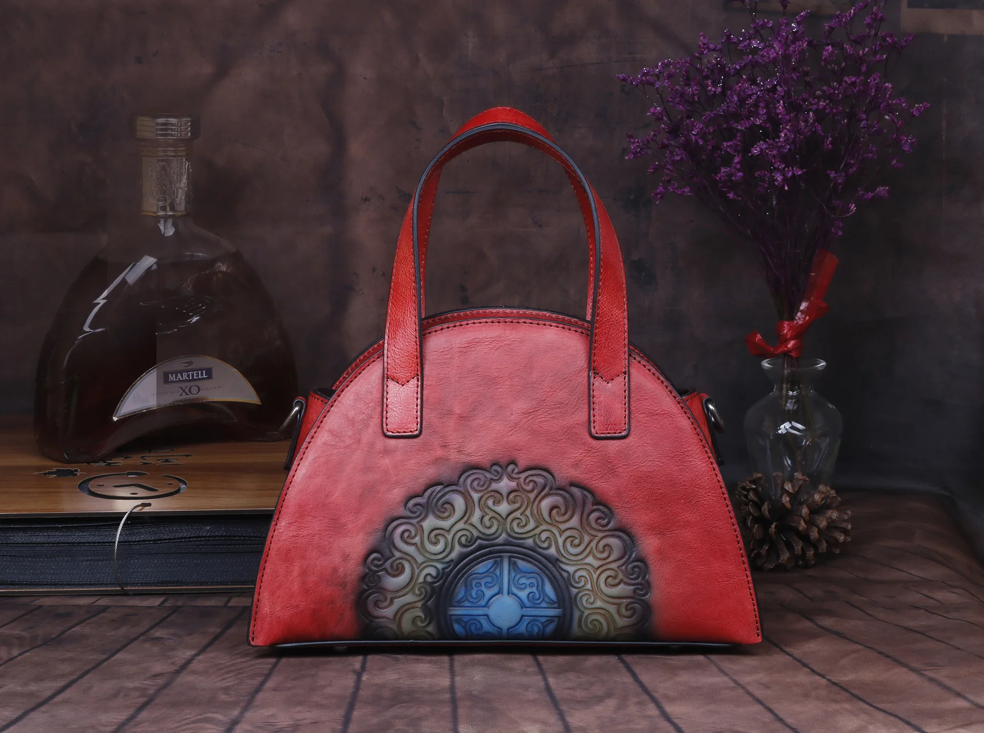 

2019 Embossing In National Customs Characteristic Genuine Leather Shell Woman Package Hand Bill Of Lading Shoulder Span Package