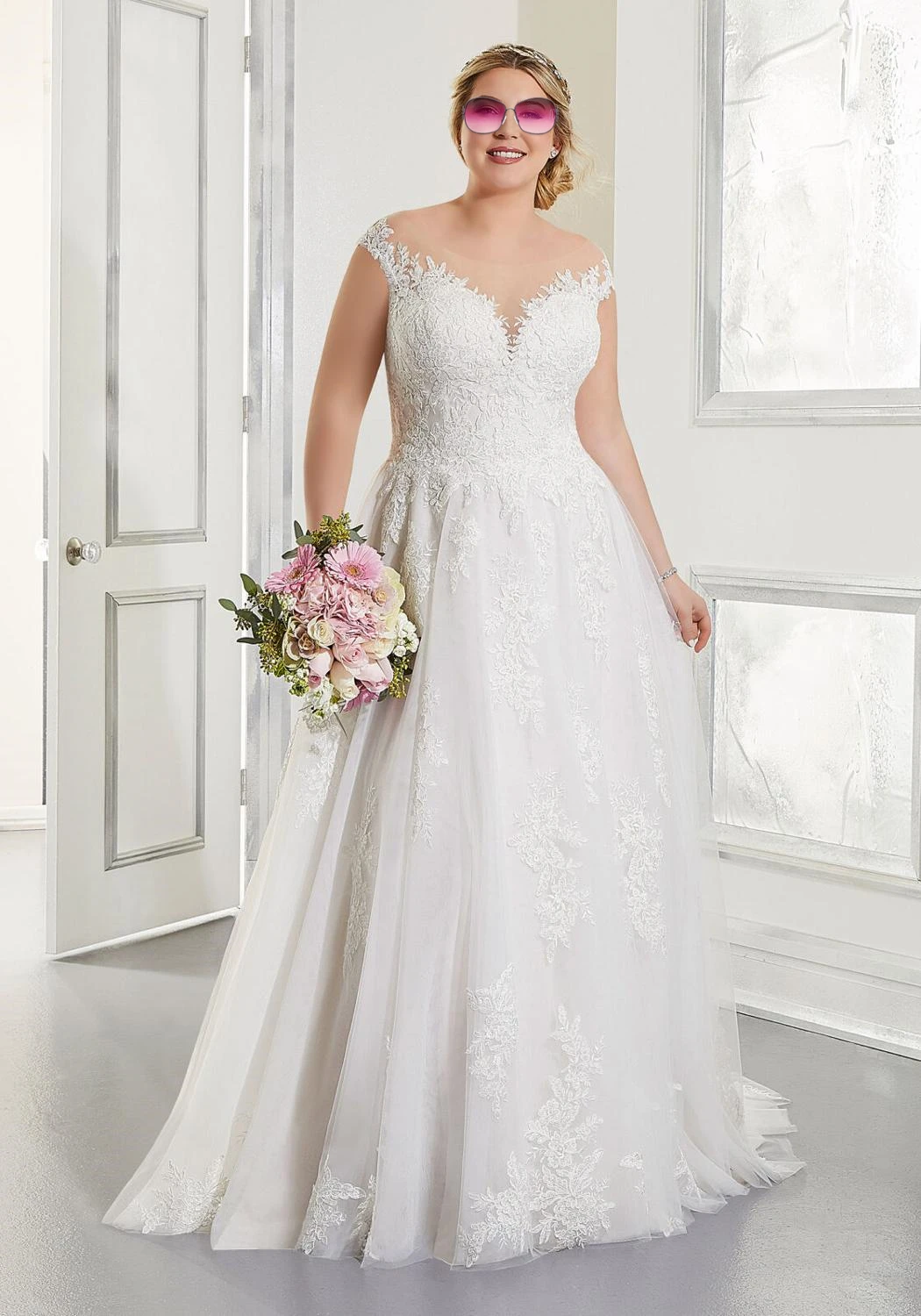 

Beading Appliques Lace Wedding Dresses Back Keyhole Vestidos De Novia Renda Appliques Organza Elegant Bridal Gowns Plus Size