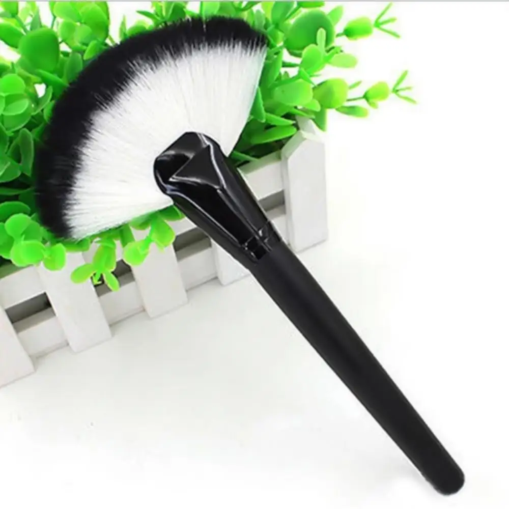 

Newest Soft Makeup Large Fan Shape Brush Blushes Powder Foundation Blushes Make Up Tool Cosmetics Blush