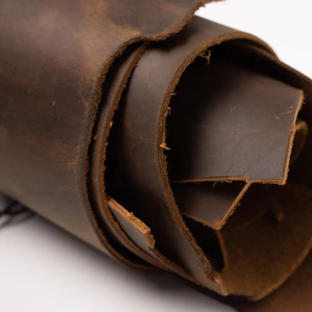 тиснение на коже дубовые листья. сумка кожаная женская с узором дубовые листья. чеканка на коже. дубовая кожа. изделия из натуральной кожи.