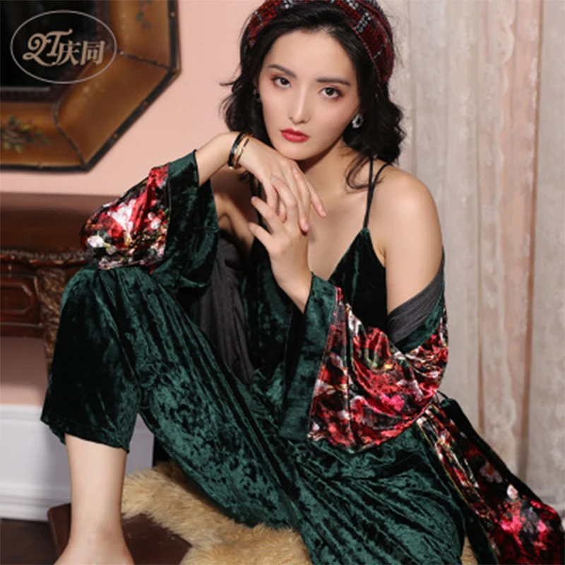 

Autumn and Winter New Gold Velvet Sweet Can Be Worn Outside Pajamas Three-piece Sexy Trend Pajamas Set