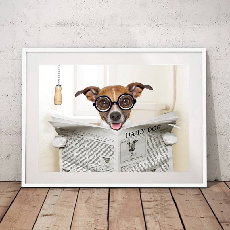 Забавная собака холст искусство плакатный принт Crazy Silly Dog сидя на туалете и чтения журнал живопись Ванная комната Настенный декор