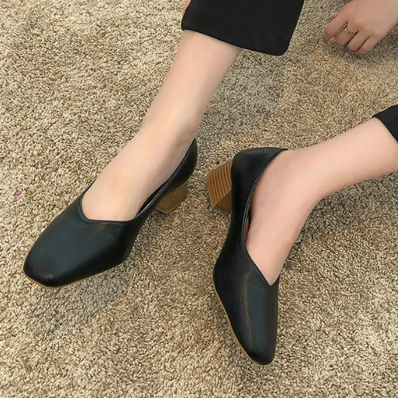 

2020 Spring New Arrival Women High Heels Pumps Block Heel Slip on Black Leather Ladies Shoes Office Lady Working Shoes P500