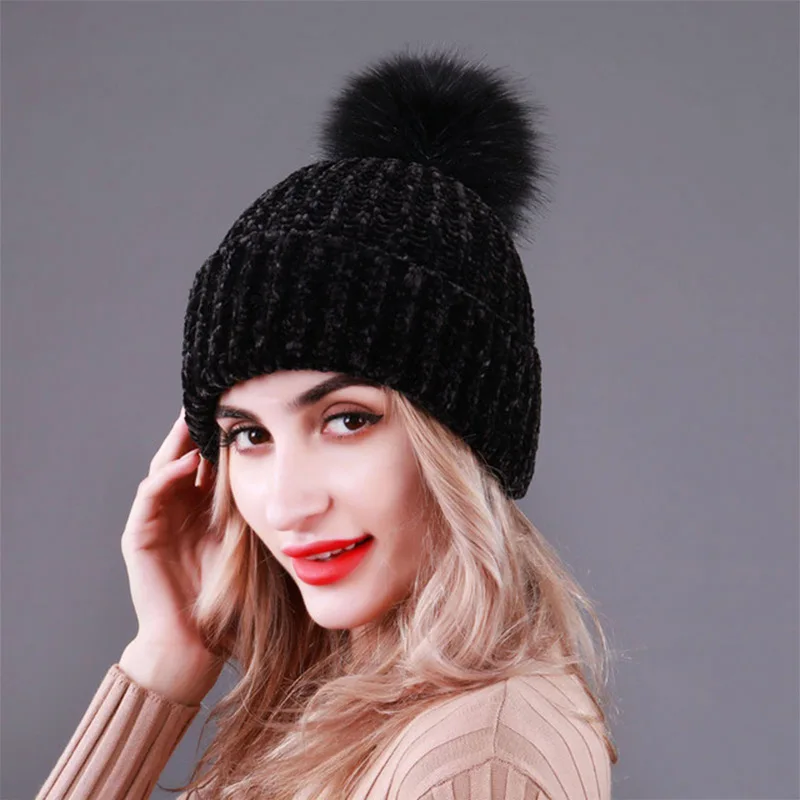 Women's Autumn Hats Female Cheney Ball Headgear Korean Edition Ear Protector Hair Ball Cap with Furring and Thickening - Цвет: Черный