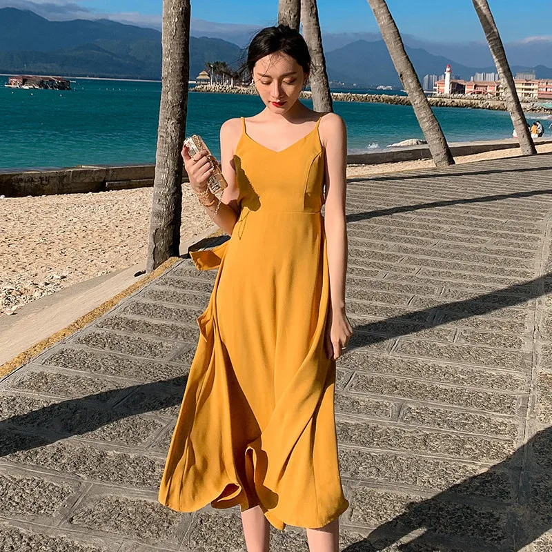 Рисунок 2 - Женское платье с открытой спиной и V-образным вырезом