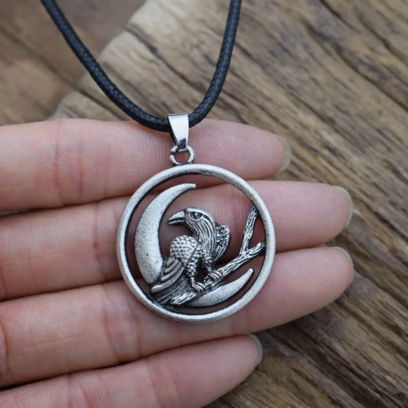 

10 шт. Wiccan Ворон Луна ворона кулон ожерелье для женщин круглая Очаровательная ведьма животные ювелирные изделия