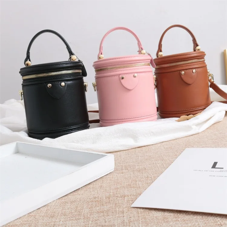 coach round box bag