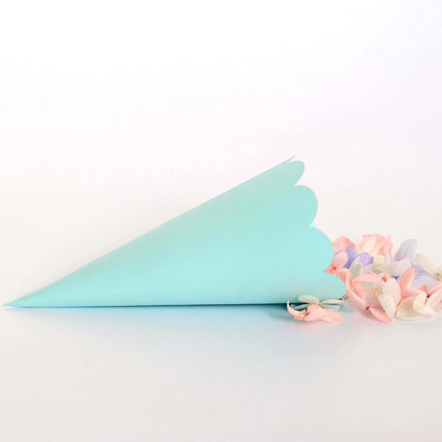 50PCS DIY Confetti Petal Cones Holders with Double-sided Tape for Wedding Christmas Birthday First Communion Wavy Lace