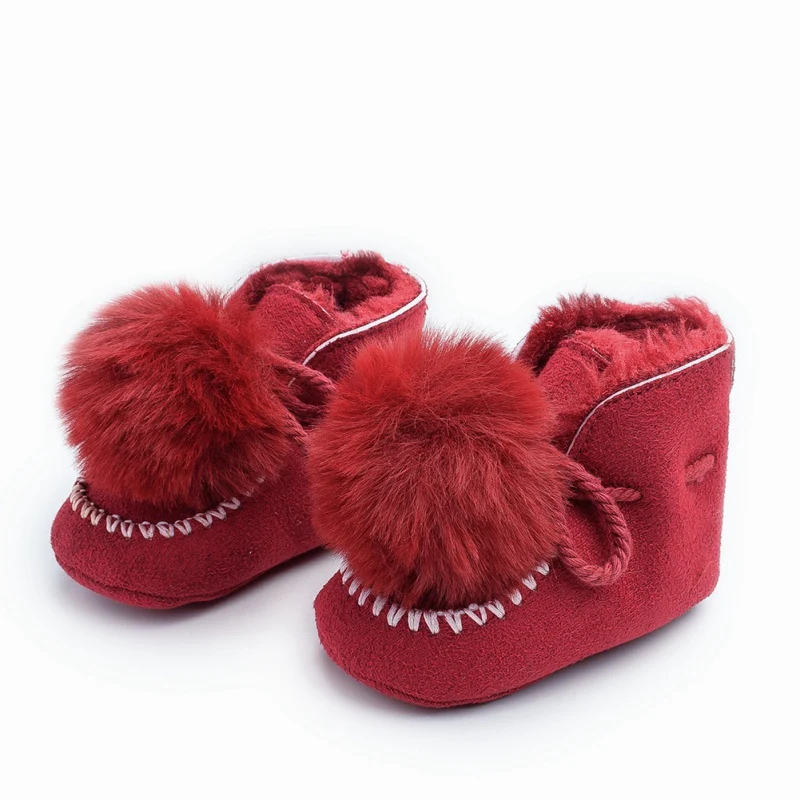 Осенние однотонные ботинки для маленьких девочек и мальчиков повседневная обувь с плюшевыми помпонами для малышей Милая нескользящая обувь с мягкой подошвой для новорожденных повседневные ботинки - Цвет: 1