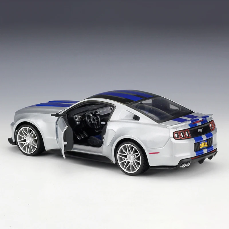 Автомобиль Maisto 1:24 литая модель автомобиля 2014 Ford Mustang Street Racer BOSS 302 игрушечная