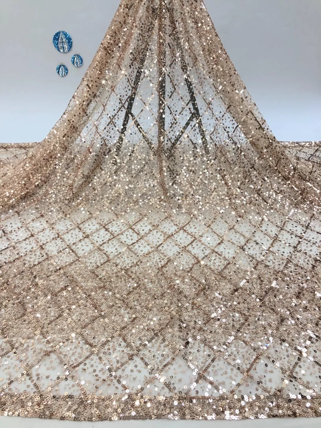 

Luxury Nigeria Net Gauze Tulle Lace Fabric High Quality Sequined Lace Fabric French African Net Lace Wedding Dress XB4637