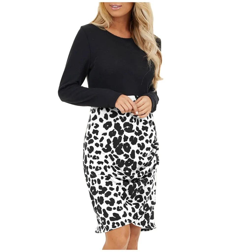 Женское платье с круглым вырезом и рюшами облегающее в клетку длинным рукавом