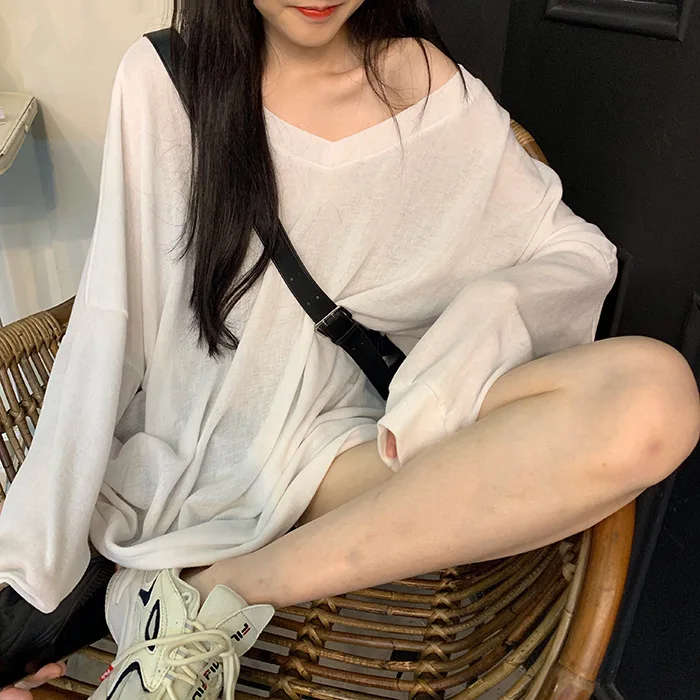 

A Lazy, Thin, Loose Long Sleeve Top In The Early Autumn Korean Version V-collar Slim Underwear Missing Long Pure T-shirt
