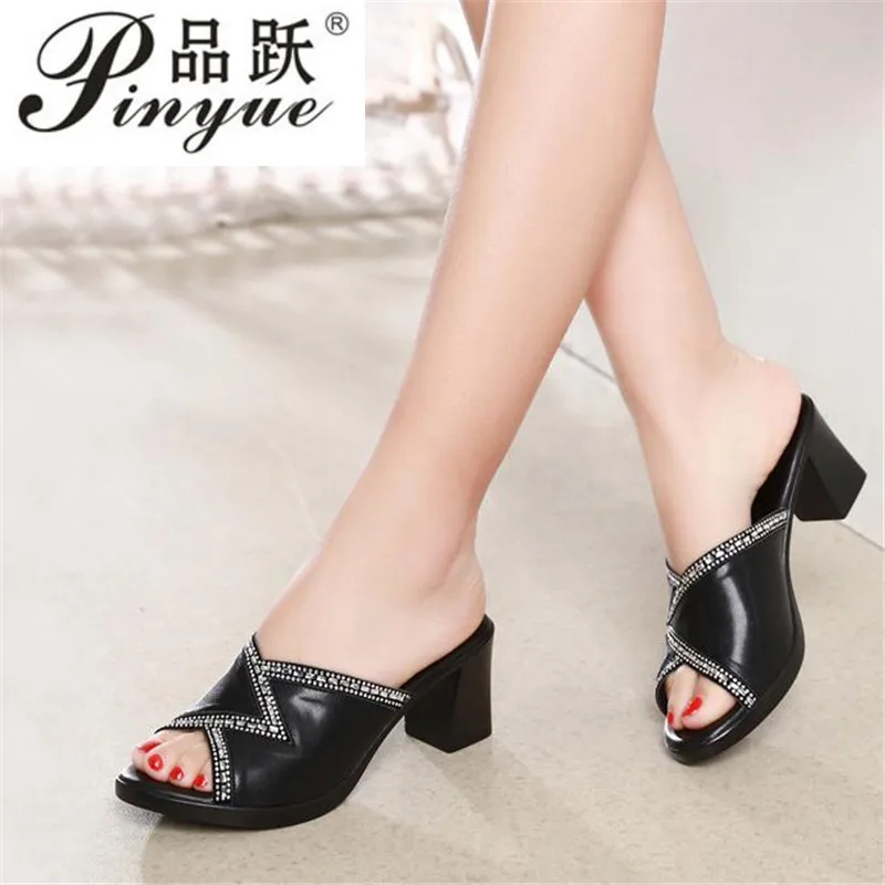 

Plus Size 35--42 Diamond Sandals New Summer Mother's Sandals Female Genuine Leather Shoes Peep Toe Waterproof Antiskid Slippers
