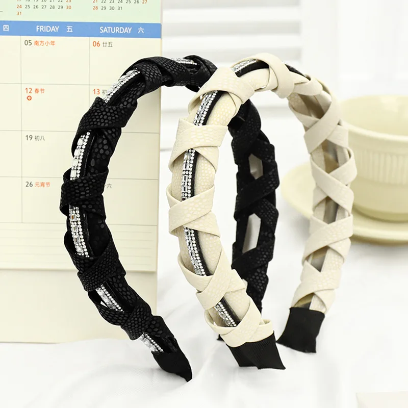 

South Korea's Dongdaemun new ins retro temperament PU leather headband fashion leather round rhinestone headband women